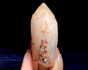 SÄLLSYNT Snöros Lemurisk Kvarts-Vit Drömcoatkvarts, Gudinnan Isiskvarts, Maria Magdalena, Gudomlig Femininitet och Kärlek, Hjärtkristallenergi