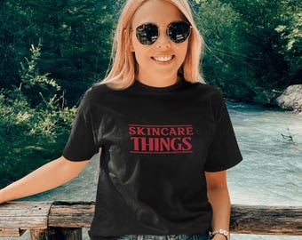 Hautpflege Dinge Shirt Hautpflege Bekleidung Hautpflege Liebhaber Geschenkideen Geschenk für Freundin Beauty T-Shirt Kosmetikerin Shirt Kosmetikerin T-Shirt