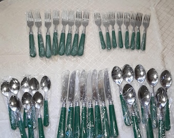 Gibson China Flatware 40 Piece Set Green Plastic Handle Service For 8