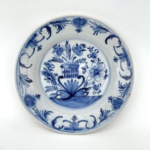 A Dutch Delft Plate, late 18th century