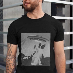 Funny Alien Cat UFO T-Shirt: Sci-Fi Gift