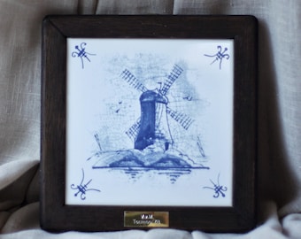Vintage-Wandbild mit handbemalten Windmühlenmotiven im Delfter Blau-Stil, gerahmt, antike Keramikfliesen aus Holland, blau-weiße Landhausdeko