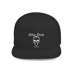 Skindeep Stories Snapback Cap: Bestickte Tattoo Kultur Cap, Gothic Streetwear, Alternative Ink Fashion, Unisex Flat Bill Style