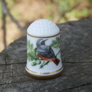 Vintage Bird Thimble, Common Redstart Phoenicurus phoenicurus for the Bird Lover, Fine Bone China by Franklin Mint
