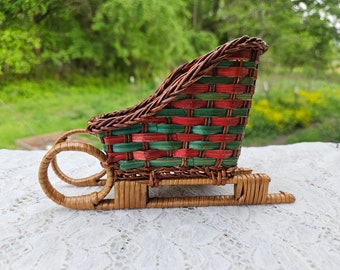 Vintage Wicker Sleigh Decoration Christmas Basket Decor Brown Red and Green Decoration