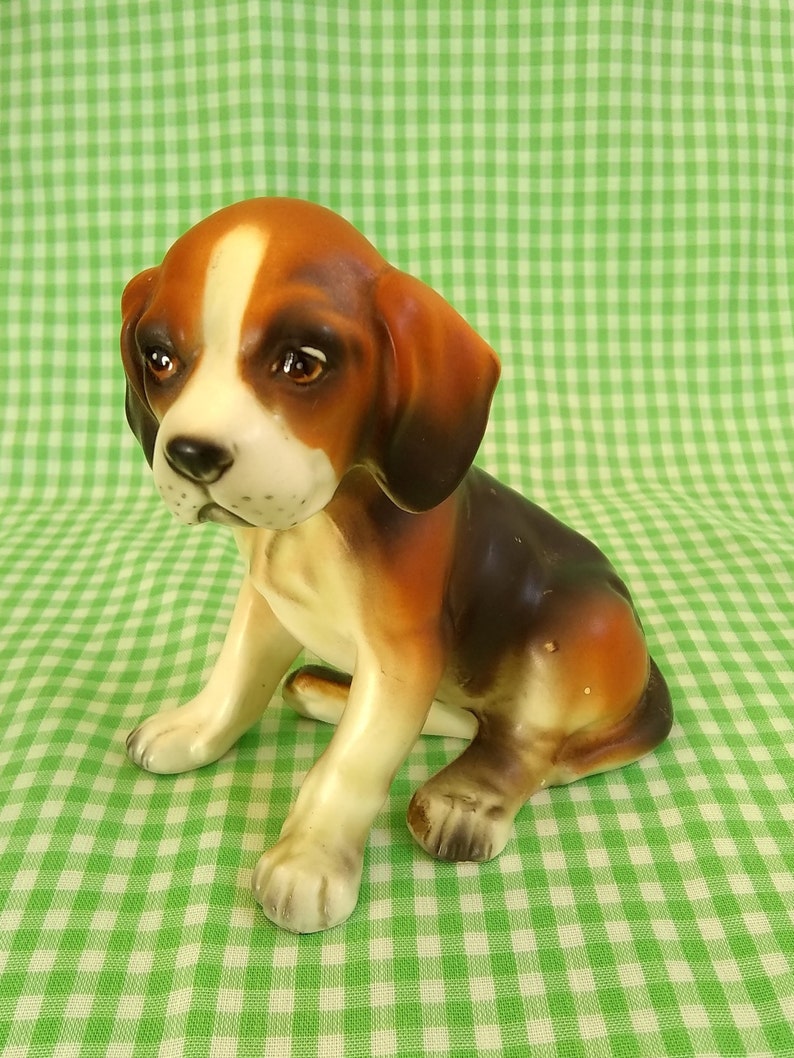 beagle dog figurine