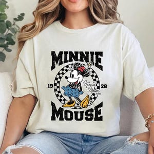 Disney Minnie Mouse Checkered T-Shirt, Minnie Mouse Comfort Colors® Shirt, Checkered Minnie Tee, Disney Family Trip Shirt, Disneyland Shirt zdjęcie 1