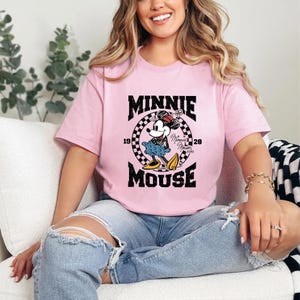 Disney Minnie Mouse Checkered T-Shirt, Minnie Mouse Comfort Colors® Shirt, Checkered Minnie Tee, Disney Family Trip Shirt, Disneyland Shirt zdjęcie 4