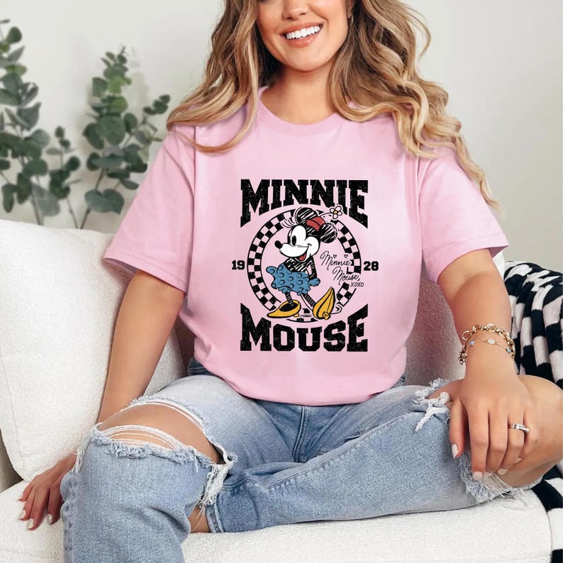 Disney Minnie Mouse Checkered T-Shirt, Minnie Mouse Comfort Colors® Shirt, Checkered Minnie Tee, Disney Family Trip Shirt, Disneyland Shirt zdjęcie 4