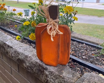 Rustic Wood Pumpkin, Primitive Fall Decor (8.5x5)