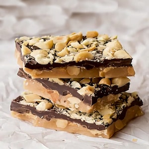 English toffee with Macadamia Nuts, chocolate and Sea Salt