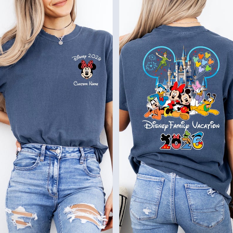 Op de afbeelding: Een witte keramische mok met een zwart handvat en de tekst "But First, Coffee" in een vetgedrukte, zwarte letter. De mok staat tegen een neutrale achtergrond, wat het eenvoudige ontwerp benadrukt.