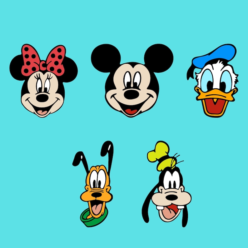 Op de afbeelding: Een witte keramische mok met een zwarte handgreep en de tekst "But First, Coffee" in een vetgedrukte, zwarte letter. De mok staat tegen een vage achtergrond, wat een gezellige setting suggereert.