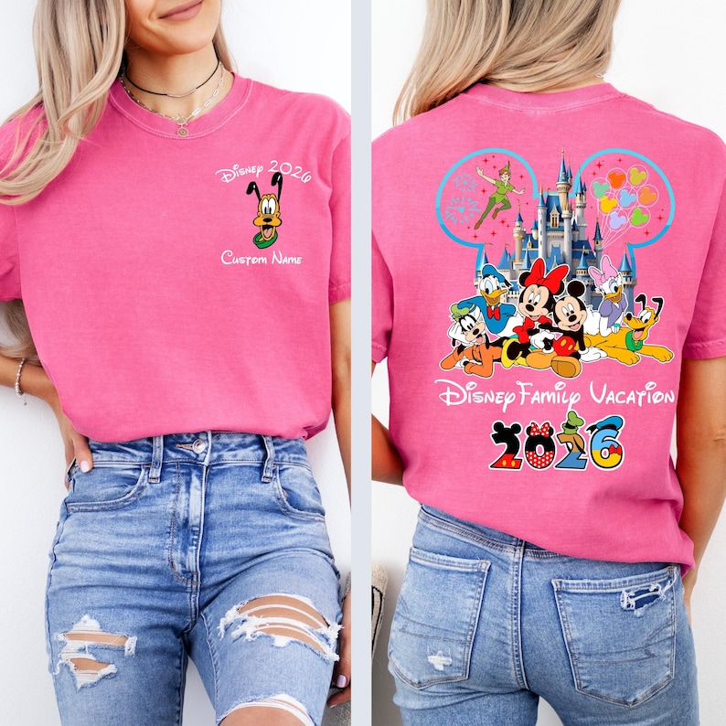 Op de afbeelding: Een rustiek houten bord met de tekst "Welcome to our home" in witte letters. Het bord heeft een verweerde afwerking en een eenvoudig, uitnodigend ontwerp, ideaal voor een veranda of entree.