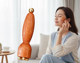 Masseur Anti-Cernes et Anti-Rides – Bois Naturel & Bille Sculptante Dorée - L’outil de beauté indispensable pour un regard frais, lumineux