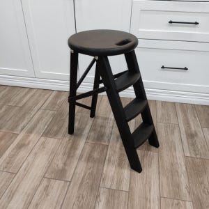 Silla de escalera: Taburete plegable de roble hecho a mano. Taburete de cocina compacto y portátil de madera para el hogar, la biblioteca y usos múltiples.