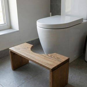 Wooden Toilet Foot Stool Minimalist Bathroom Footrest Ergonomic Squat Stool Made from Natural Solid Wood