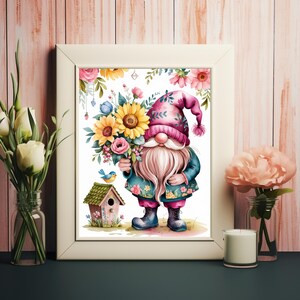 Gnomo alegre en un país de las maravillas florales con un ramo de flores: arte digital de dibujos animados caprichosos para descarga instantánea