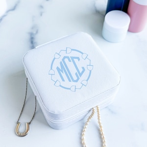 Portagioie da viaggio con monogramma equestre, portagioie personalizzato in similpelle, bianco, nero o rosa chiaro, regalo per cavaliere