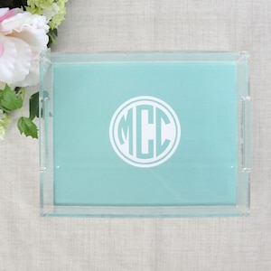 Lucite dienblad met monogram, gepersonaliseerd acrylblad, middelgroot dienblad met handgrepen, aangepaste kleuren
