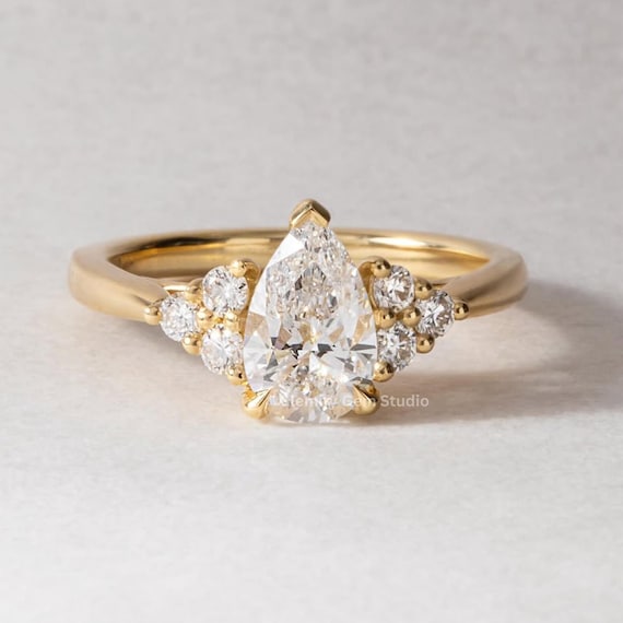 Unique 2.50 CT Pear Cut Moissanite Engagement Ring With Side Round Cut Diamond Ring 14K Solid Yellow Gold Solitaire Wedding Ring Gift Ring
