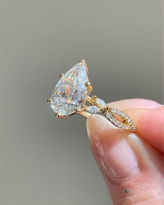 3.00 CT Pear Cut Moissanite Diamond Engagement Ring For Her Vintage 14K Solid Gold Split Band With Pave Diamond Setting Ring For Women