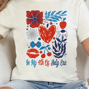 4th of July Floral Tee: Patriotic USA Flag Women&#39;s T-Shirt