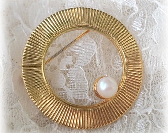 Vintage Gold & Pearl Round Brooch Pin 1 1/4 Inch