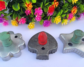 Set of 3 Vintage Cookie Cutters Flower Star Spade Cookie Cutters Green Handle Red Handle