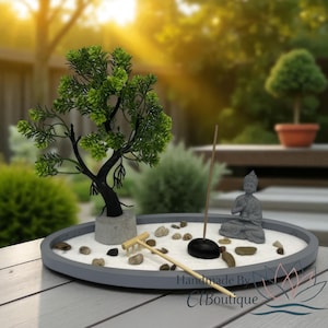 Juego de jardín zen en miniatura, bandeja de meditación de escritorio hecha a mano con bonsái, piedras de arena, rastrillo y estatua para relajación y atención plena.