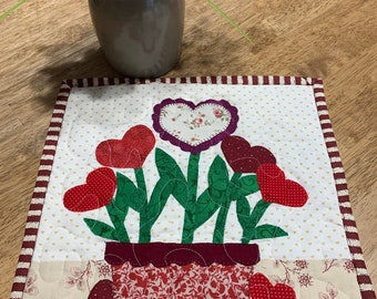 Valentine Appliqued Table Topper/Valentine Hearts Appliqued Table Runner