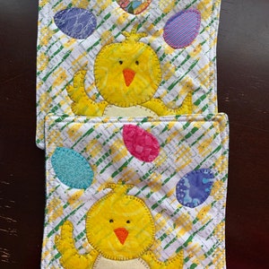 Juego de 2 alfombras para tazas de pollitos de Pascua con apliques/alfombrilla para tazas de pollitos y huevos con apliques imagen 2