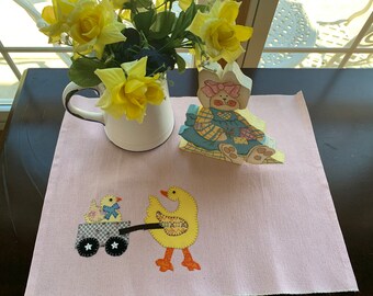 Easter Table Topper Appliqué/Appliqued Easter Chicks Placemat