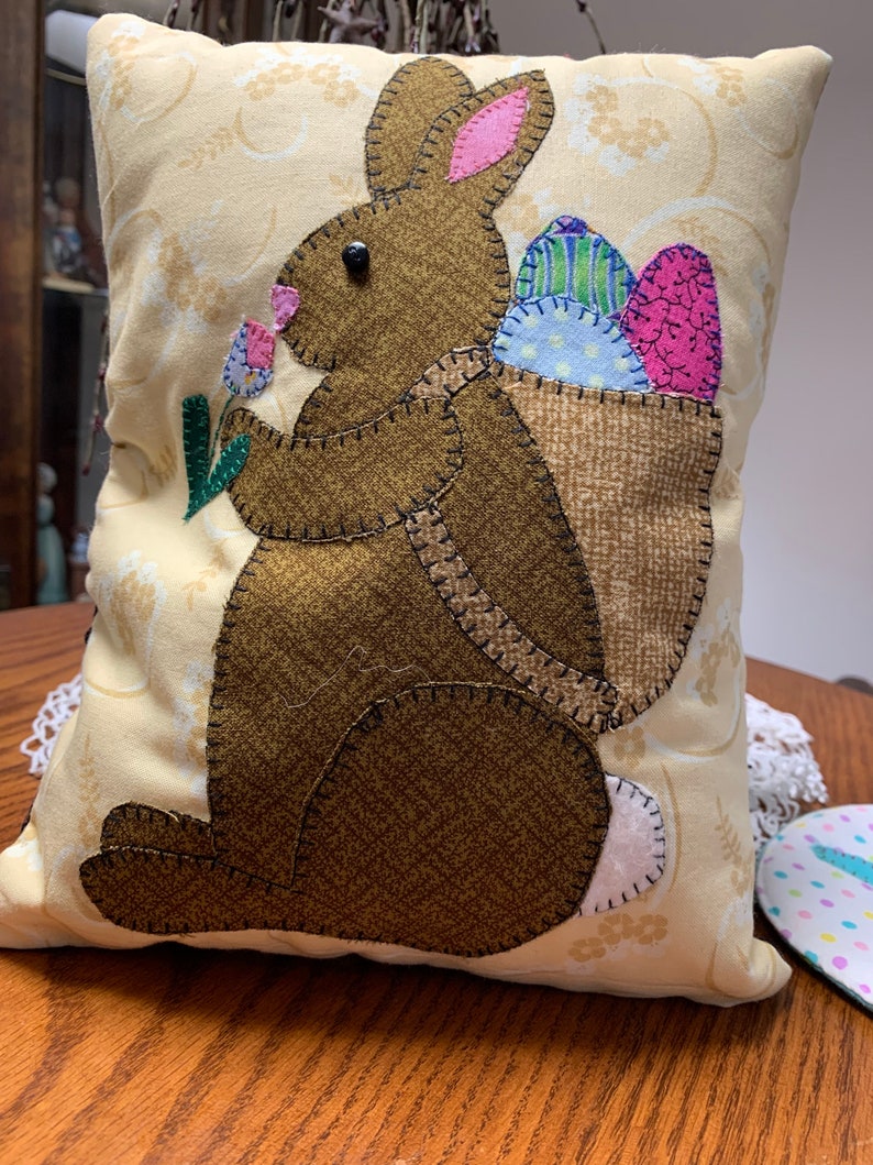 Almohada decorativa con apliques de conejito/almohada decorativa Apliques de conejito de Pascua imagen 3