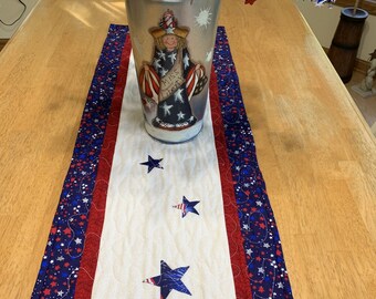 Patriotic Table Runner/Quilted Appliqued Table Topper/4th of July Table Runner