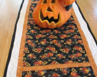 Quilted Fall Pumpkin Table Runner