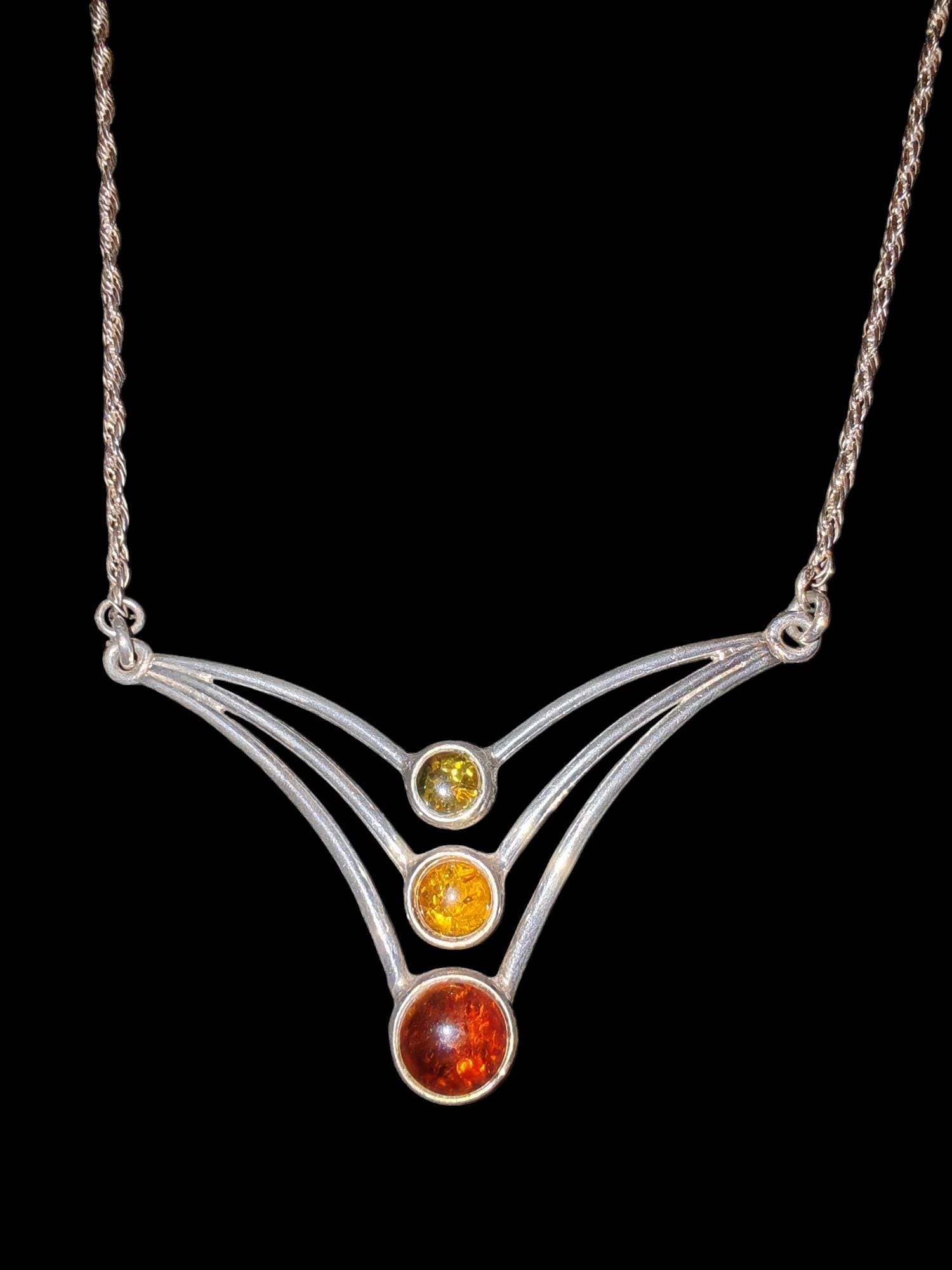 Collier Ancien En Argent Massif Avec Pendentif Ambre Véritable - Occasion En Superbe état