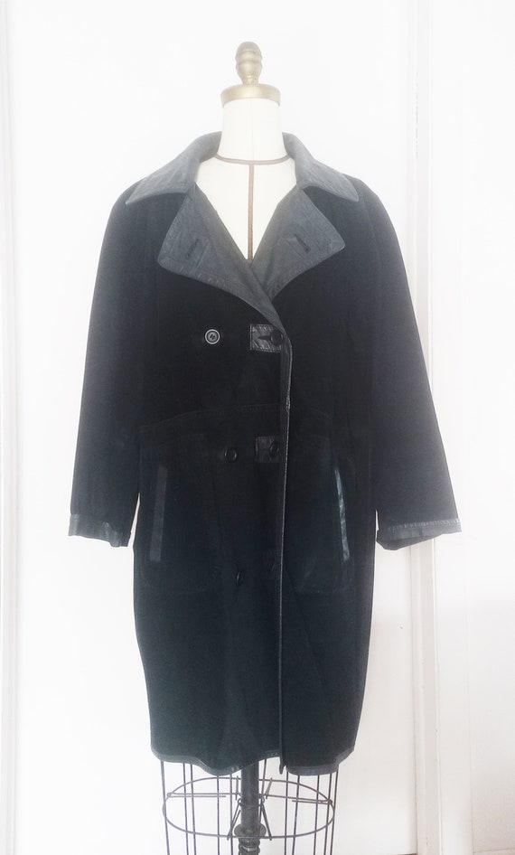 Reversible black suede leather black trench coat - image 5