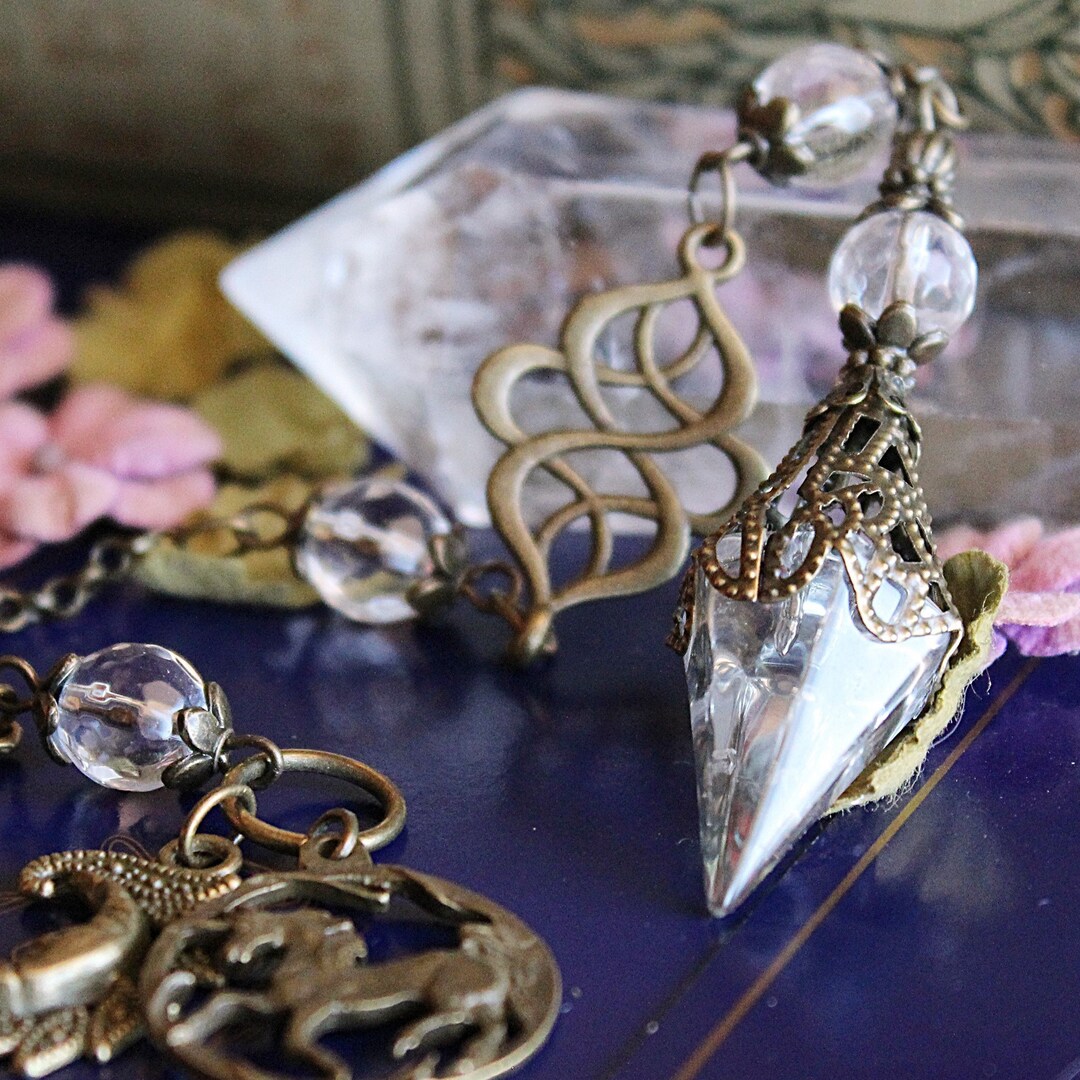 Quartz Crystal Pendulum Psychic Divination Tool, Moon Unicorn Pendulum ...