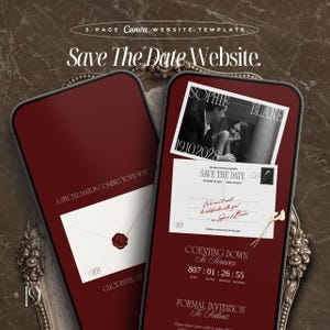 Könnte beinhalten: Eine 3-seitige Canva-Website-Vorlage für eine Save-The-Date-Ankündigung auf zwei Smartphones. Die Bildschirme zeigen dunkelrote Hintergründe, ein Schwarz-Weiß-Paarfoto, eine Postkartengrafik, einen Countdown-Timer und elegante Serifenschrift.