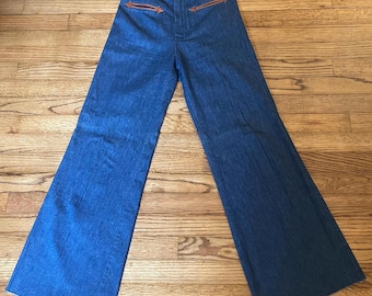 Vintage 1970s High Rise Bell Bottom Plush Bottoms Jeans Size5
