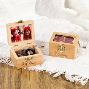 Birthday Custom Wooden Music Box Hand Crank Photo Music Box Personalized Engraved Music Box Anniversary Gifts Exquisite Gifts for Kids