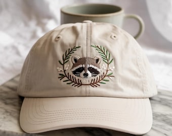 Floral Waschbär bestickte Mütze - Süße Tier Strickmütze in mehreren Farben, gemütliches Waldtier Winter Geschenk für Sie oder Ihn