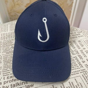 Premium Fish Hook Dad Hat – Embroidered Adjustable Cotton Cap – Classic Fishing Gift for Outdoor & Angler Fans