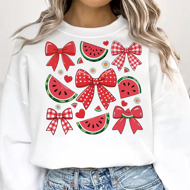 Pode incluir: Camisola branca com estampa de melancia vermelha, branca e verde e la&ccedil;os.