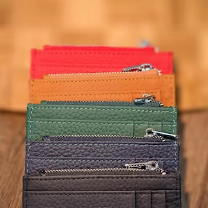 Personalisierter schmaler Lederkartenhalter, minimalistische Kreditkartenhülle, bis zu 8 Kartenfächer, Business & ID-Halter, individuelle Lederbrieftasche