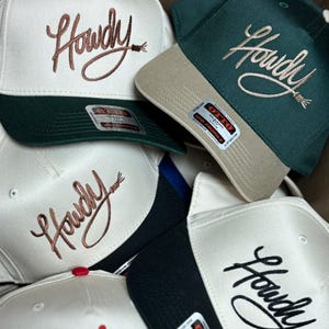 Howdy Rope Detail Trucker Hat,Western Script Embroidery,Two-Tone 5 Panel,Embroidered Snapback,Cowboy Western Trucker Hat,Mid-Profile Cap,