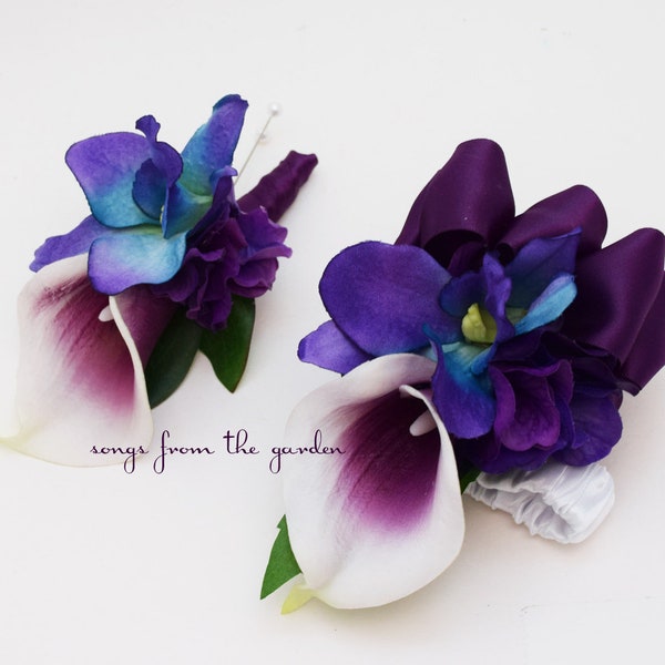 Corsage o boutonniere con calla viola e orchidea galassia blu - Ballo di fine anno - Scegli il tuo nastro