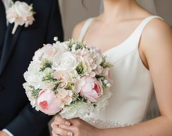 Ramo de novia para fiesta de boda en color rosa y blanco: añade boutonniere para el novio, ramillete a juego, corona de flores y más.