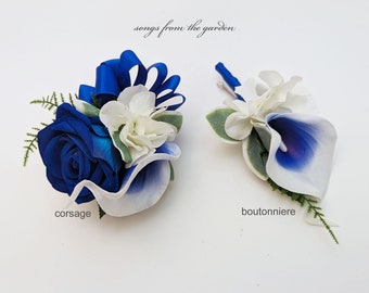 Corsage de muñeca azul real o Boutonniere - Royal Blue Rose y Calla Lily Corsage Elija su color de cinta - Wedding Homecoming Prom Corsage